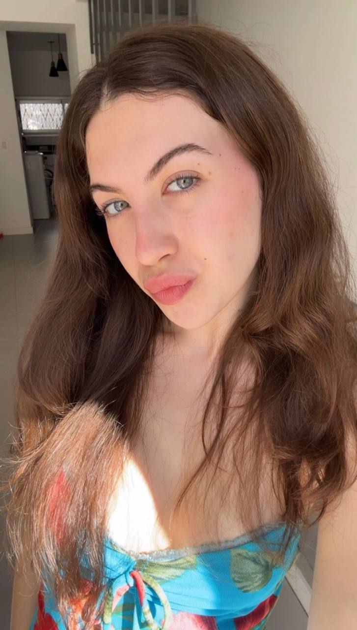 Nude girl Amber in Rio de Janeiro