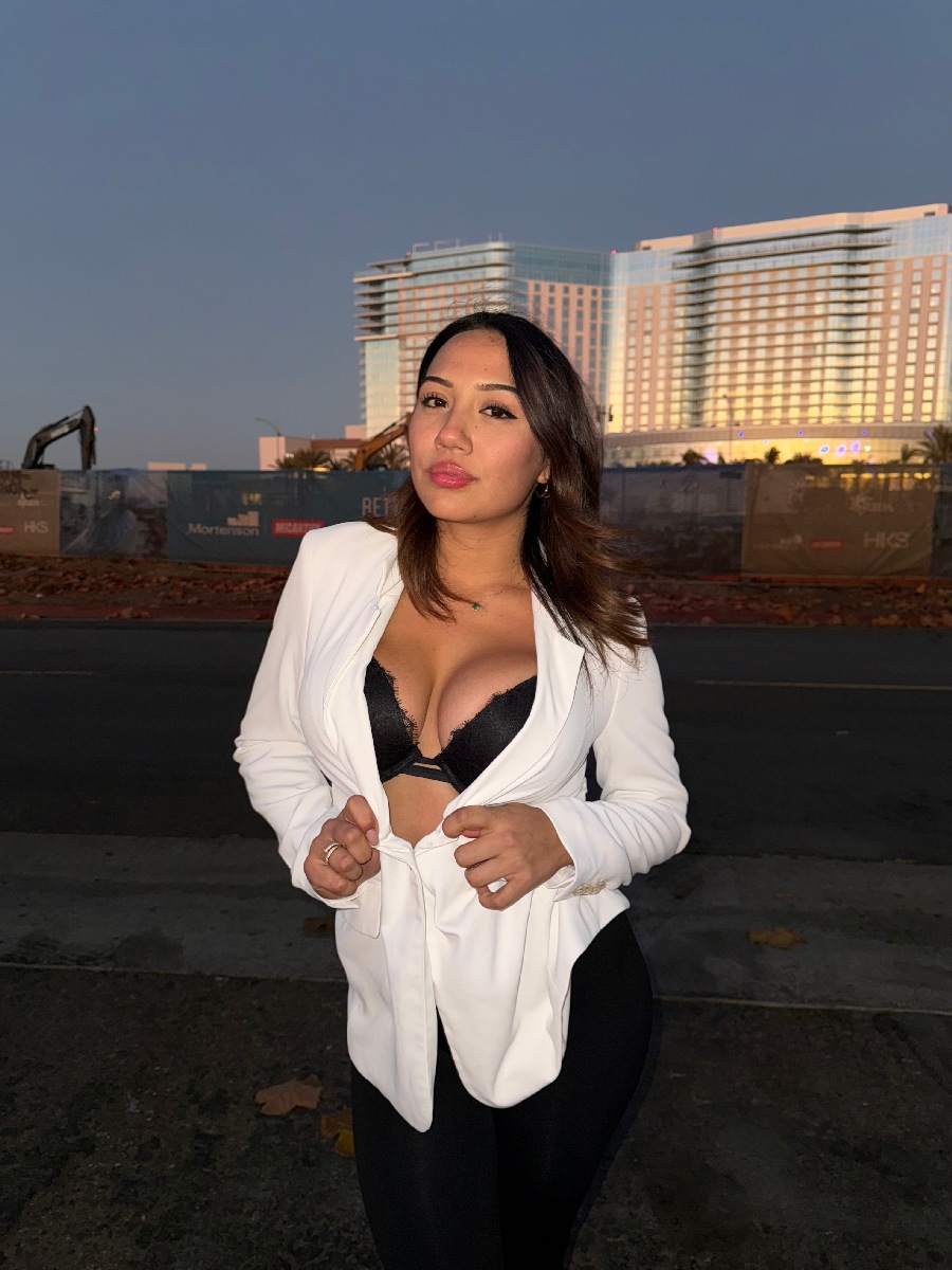 Take a pause and enjoy Ali Cruz — streaming from Rio de Janeiro