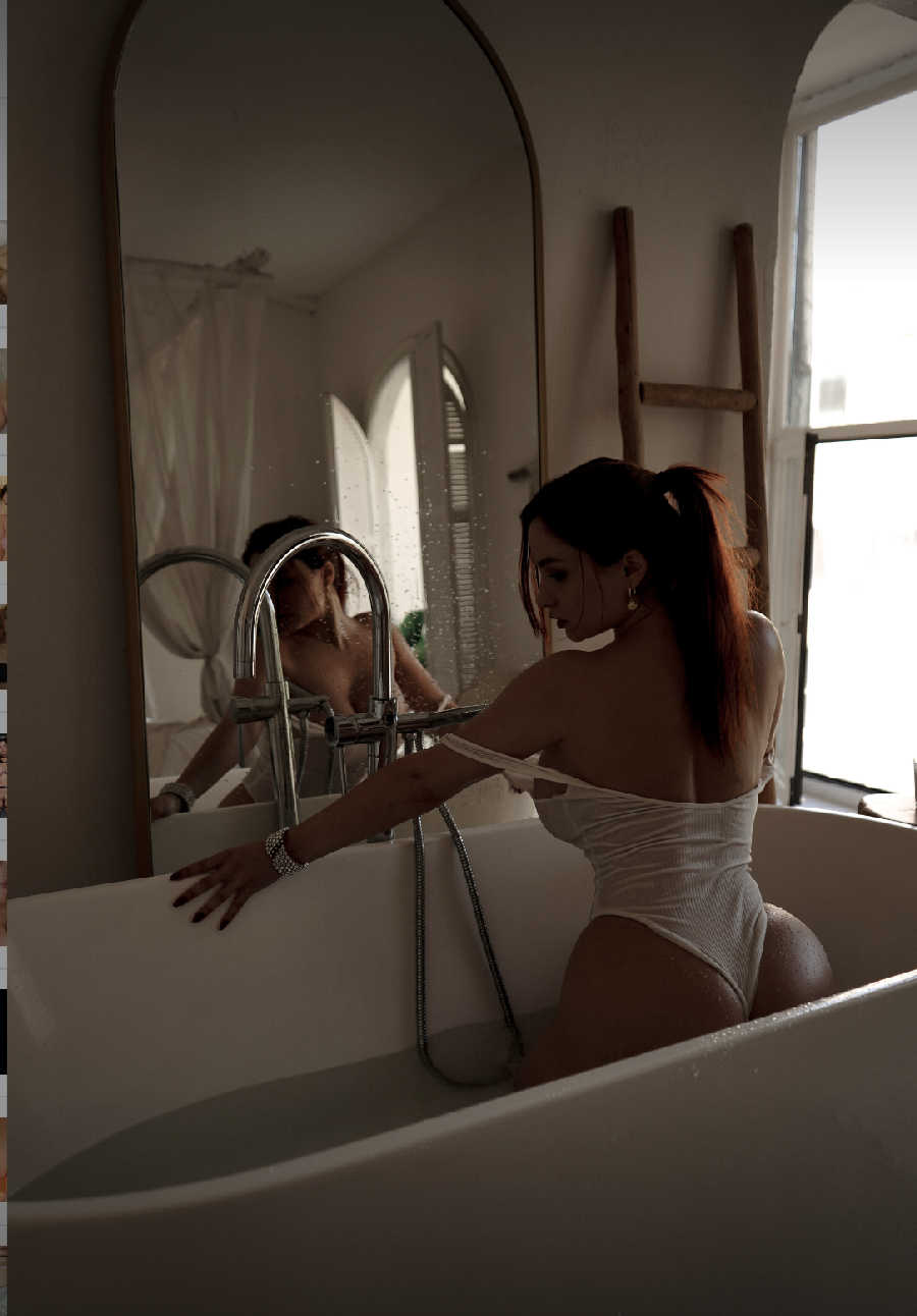 A playful frame from Miranda Faith nude — online in Rio de Janeiro