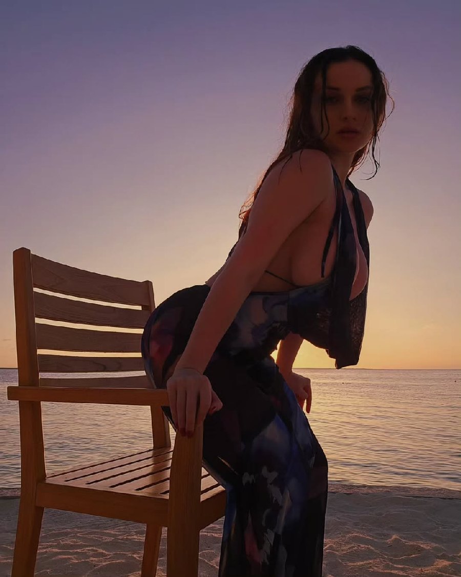 Sexy girl Miranda Faith nude in Rio de Janeiro