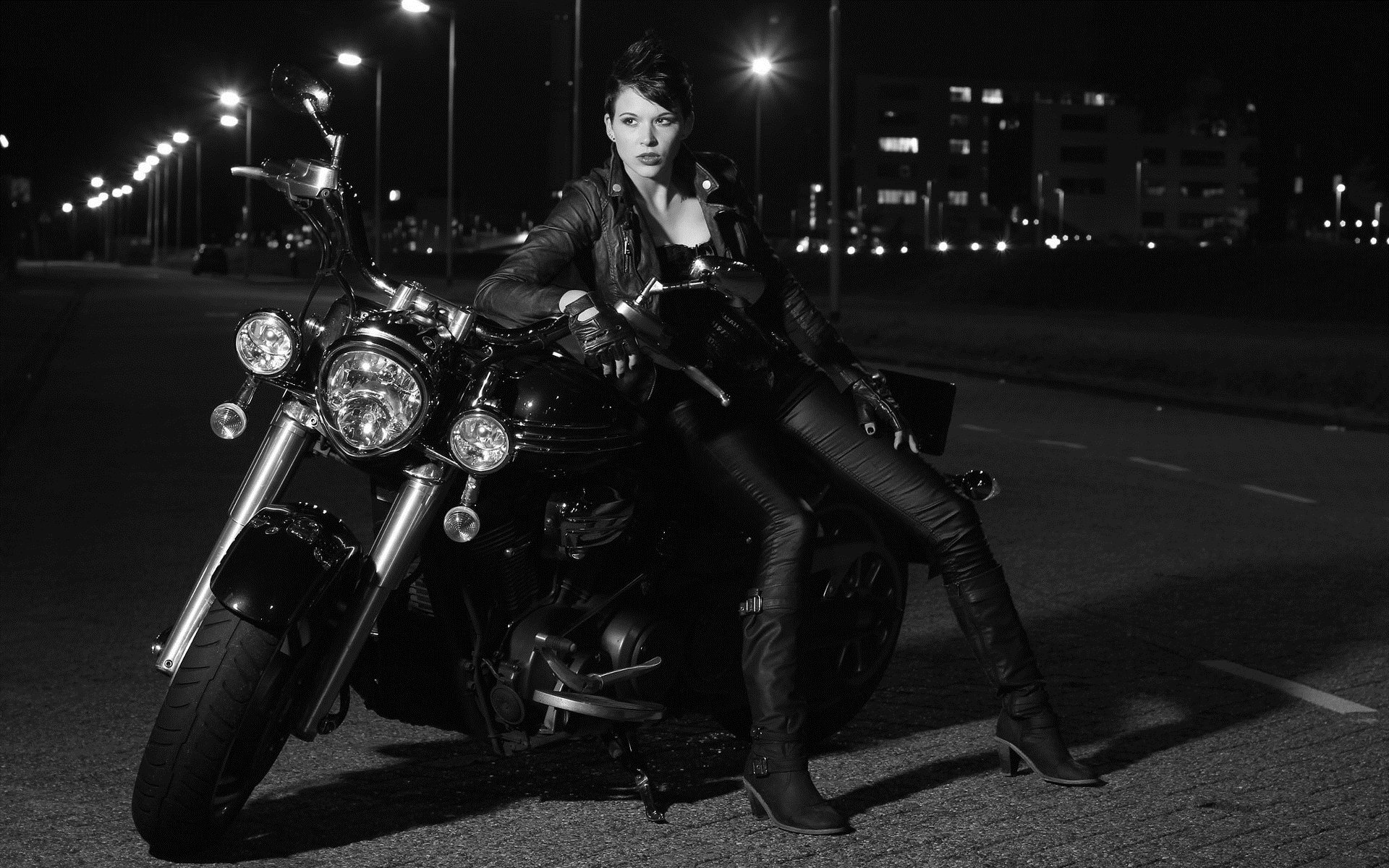 Photo Beautiful girls and motorcycles in Rio de Janeiro