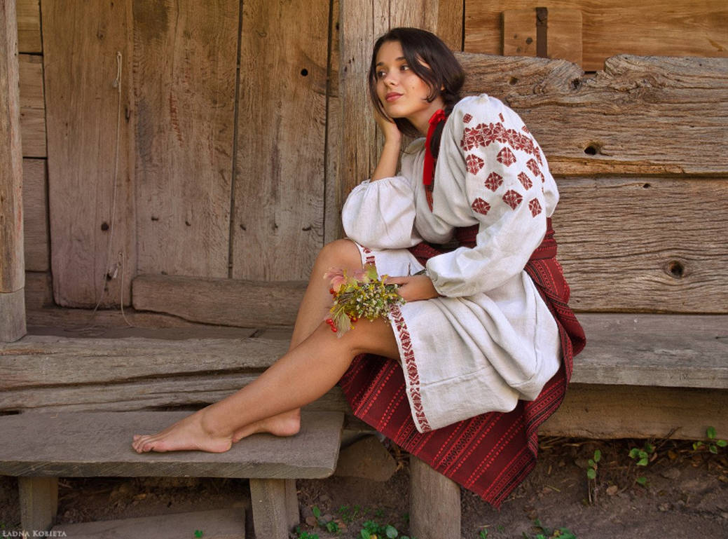 Fresh photos, fresh mood — Women in Slavic costumes online in Rio de Janeiro