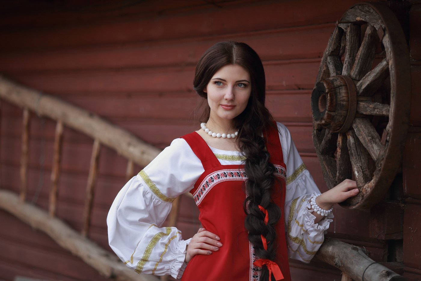 Girls in Slavic costumes’s look of the day — catch her live in Rio de Janeiro