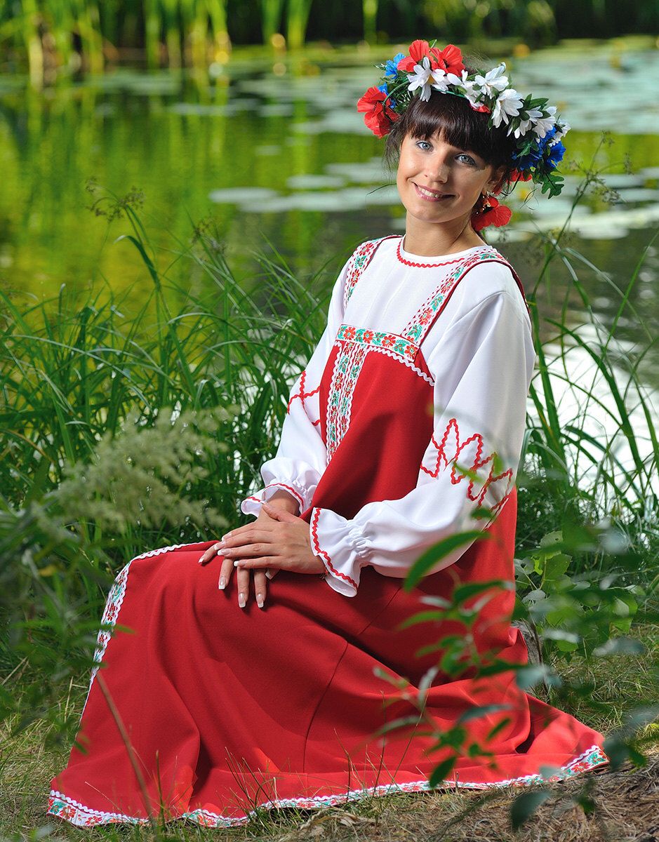 Beautiful girl Girls in Slavic costumes in Rio de Janeiro