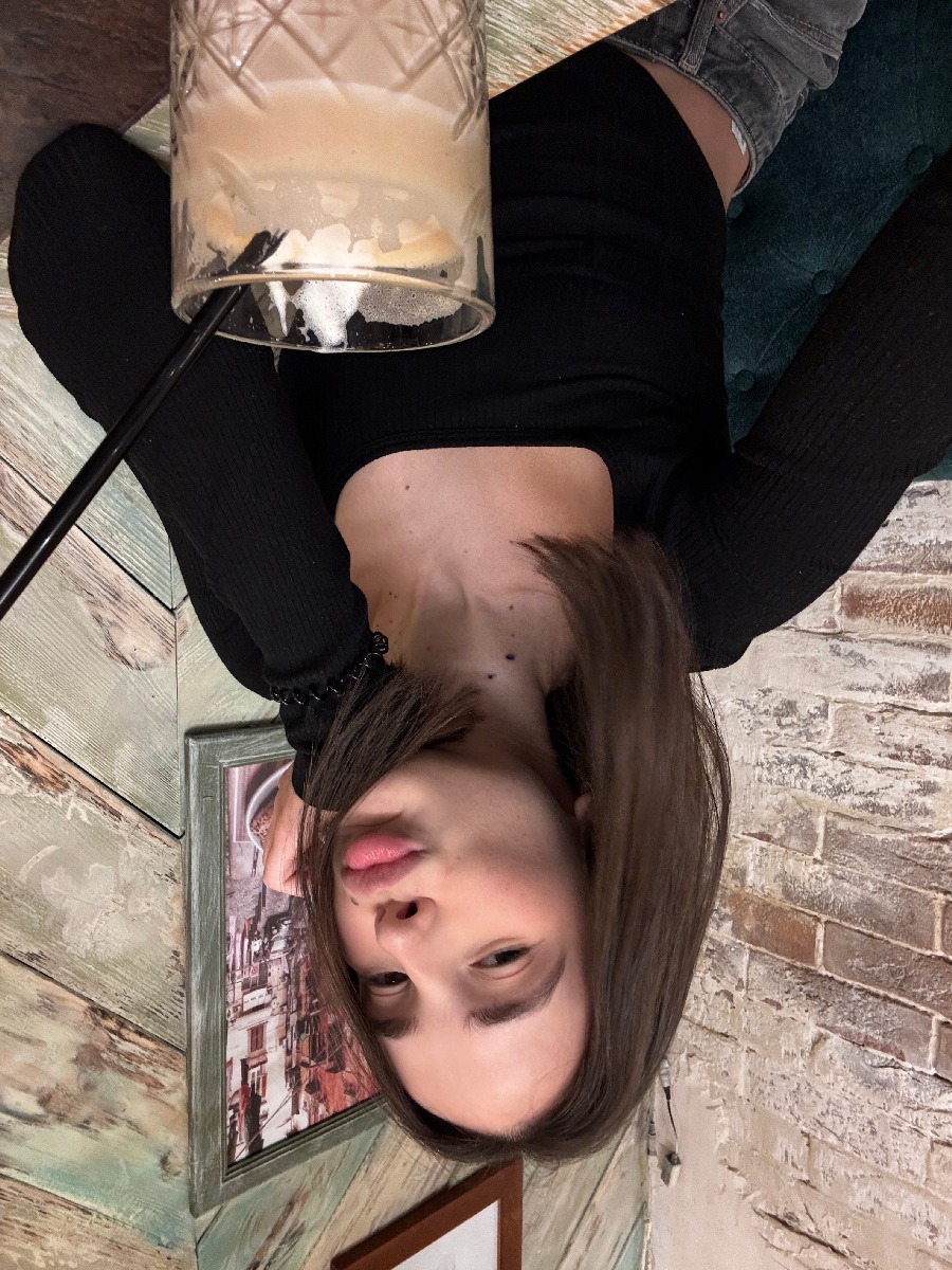 Fresh photos, fresh mood — Tina online in Rio de Janeiro